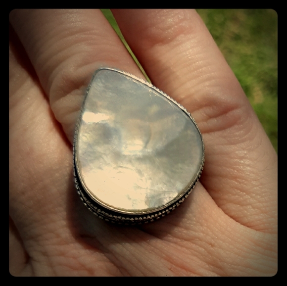 New Mother of Pearl 925 Silver Statement Ring. - Picture 9 of 9